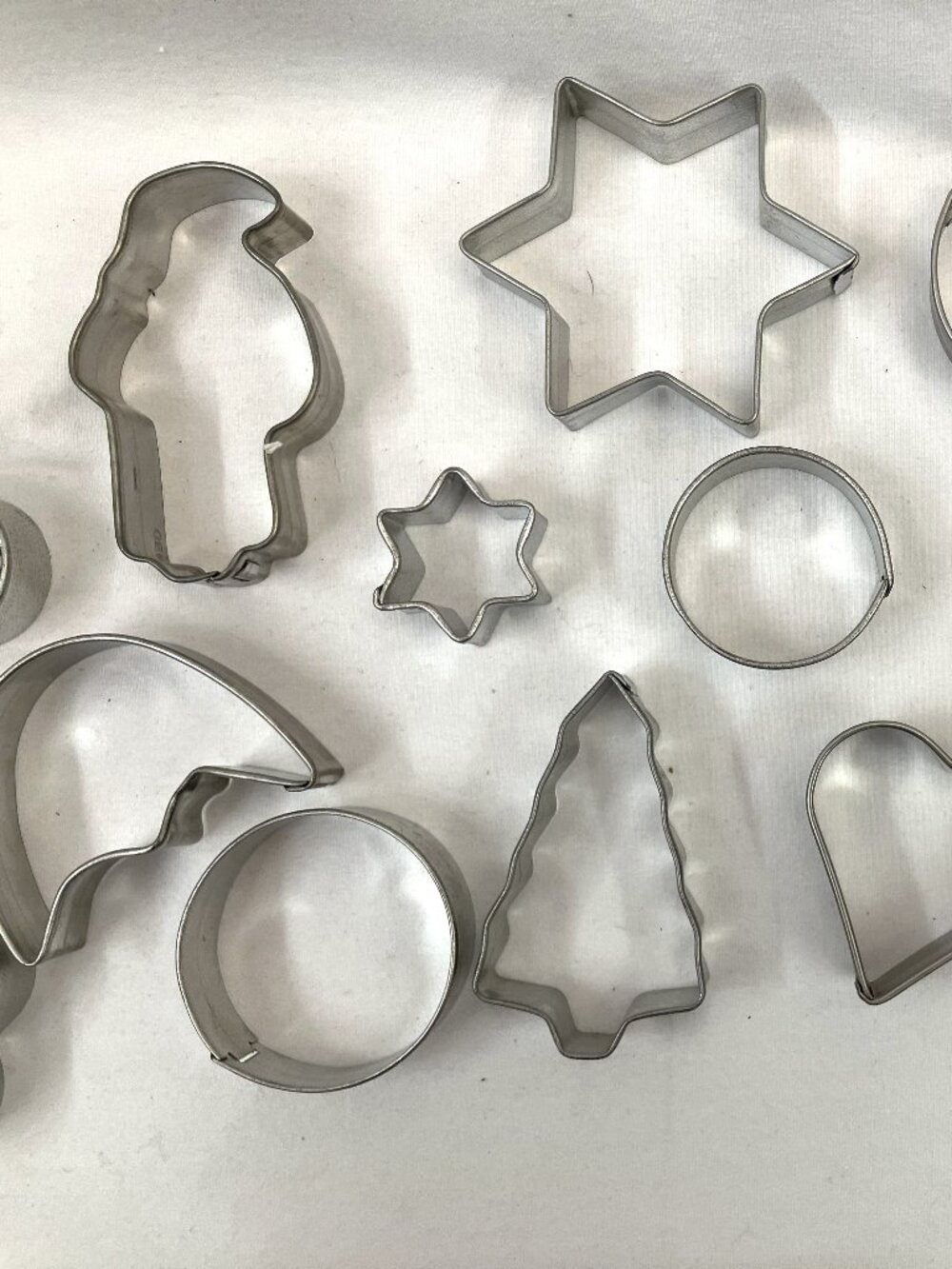 Wilton Holiday Vintage Metal 18 Piece Cookie Cutter Set